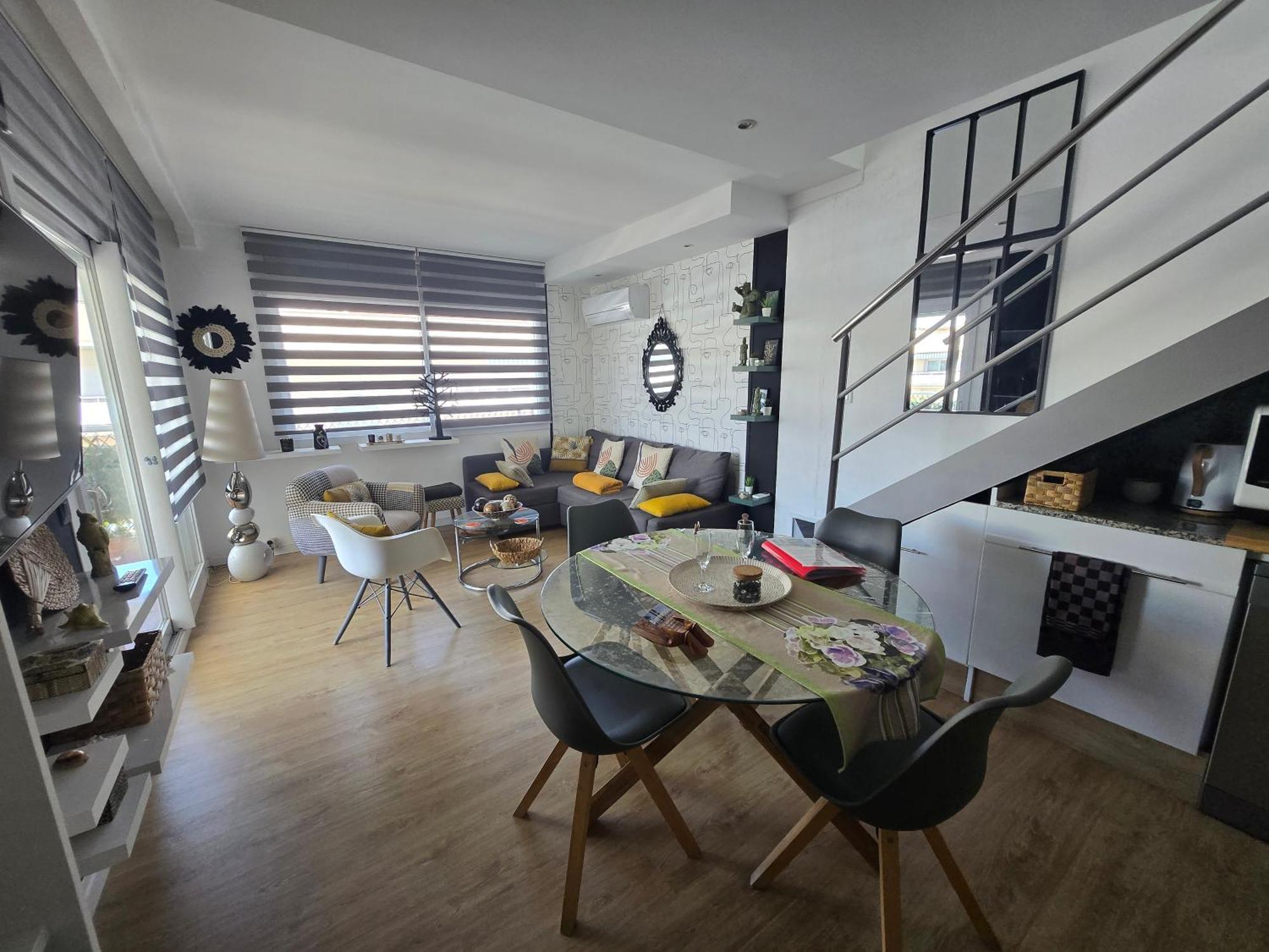 Superbe Avec Solarium Et Piscine Communautaire Roses